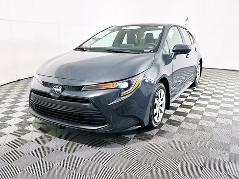 Used 2025 Toyota Corolla LE image 7