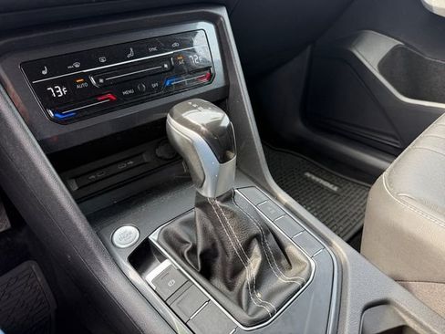 Used 2022 Volkswagen Tiguan SE FWD image 17