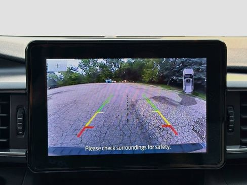 Used 2024 Ford Explorer XLT w/ Equipment Group 202A AWD/4WD image 15