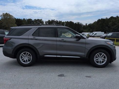 New 2025 Ford Explorer Active image 3