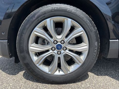 Used 2019 Ford Edge Titanium w/ Equipment Group 301A AWD/4WD image 27