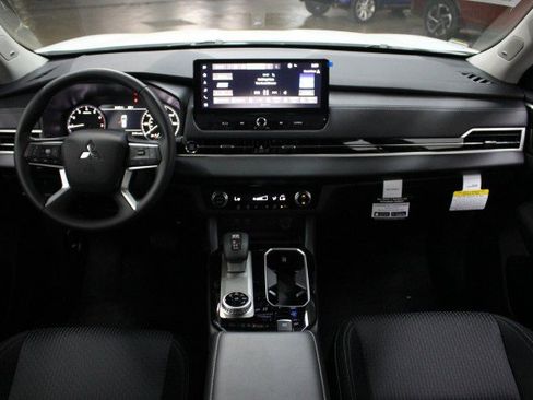 New 2026 Mitsubishi Outlander ES image 20