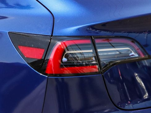 Used 2018 Tesla Model 3 RWD image 11