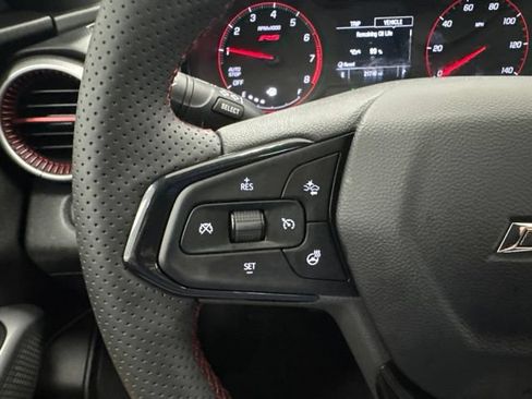 Used 2024 Chevrolet Trax RS w/ Sunroof Package FWD image 11