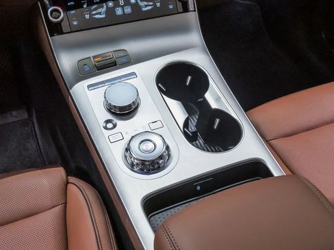 Certified 2026 Genesis GV70 2.5T Advanced AWD/4WD image 19