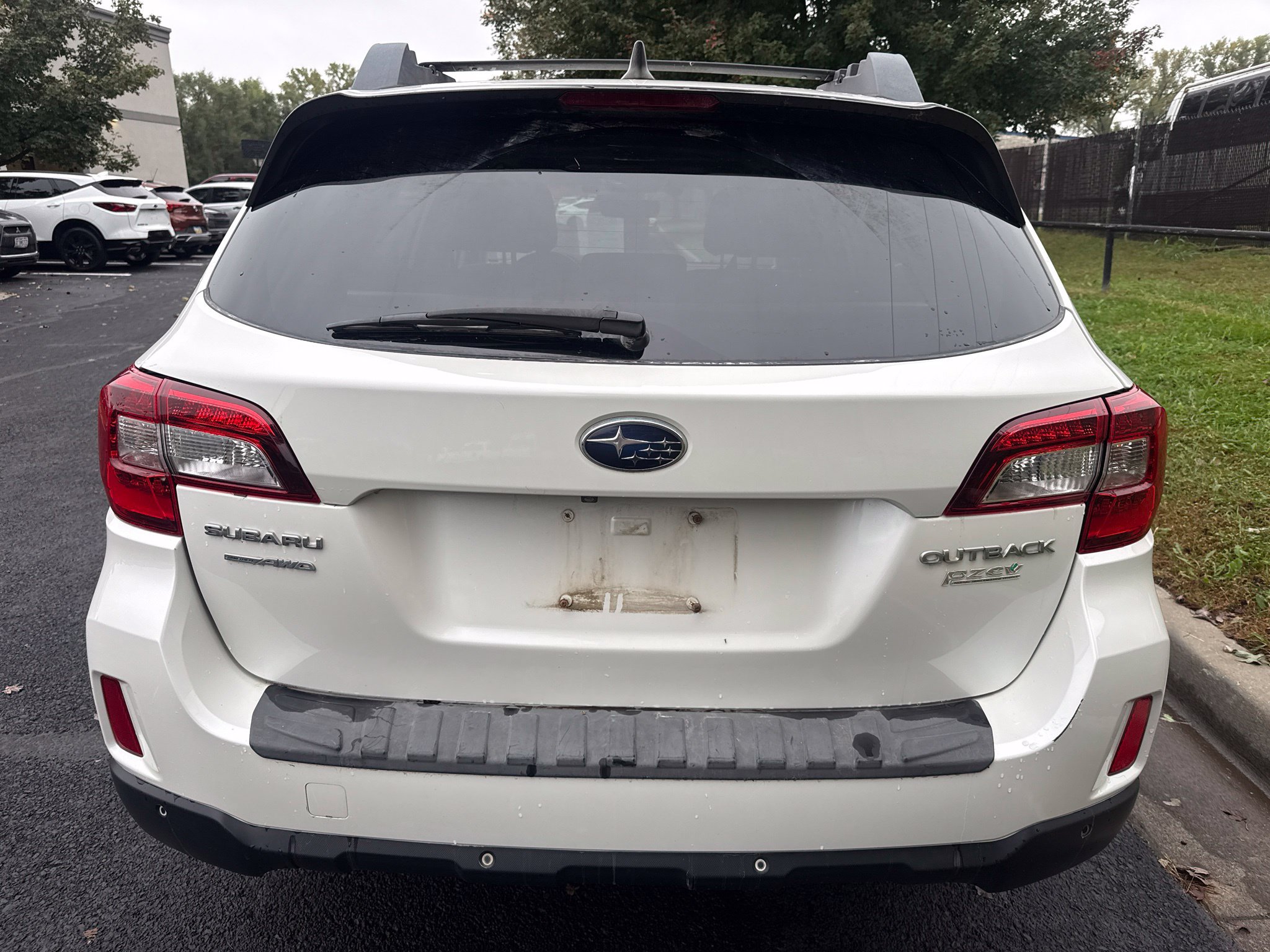 Used 2017 Subaru Outback 2.5i Limited AWD/4WD image 6