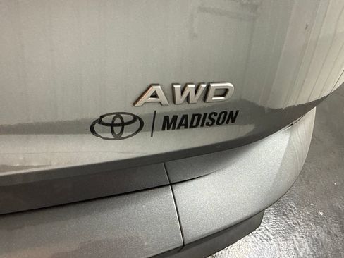 Used 2024 Nissan Rogue S AWD/4WD image 38