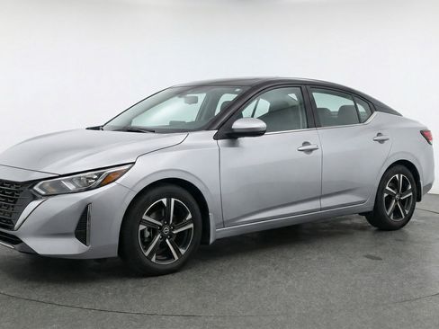 Used 2025 Nissan Sentra SV image 3