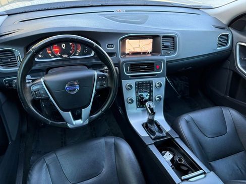 Used 2017 Volvo S60 T5 Inscription image 32