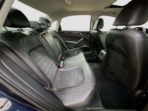 Used 2014 Volkswagen Passat 3.6 SEL Premium image 28
