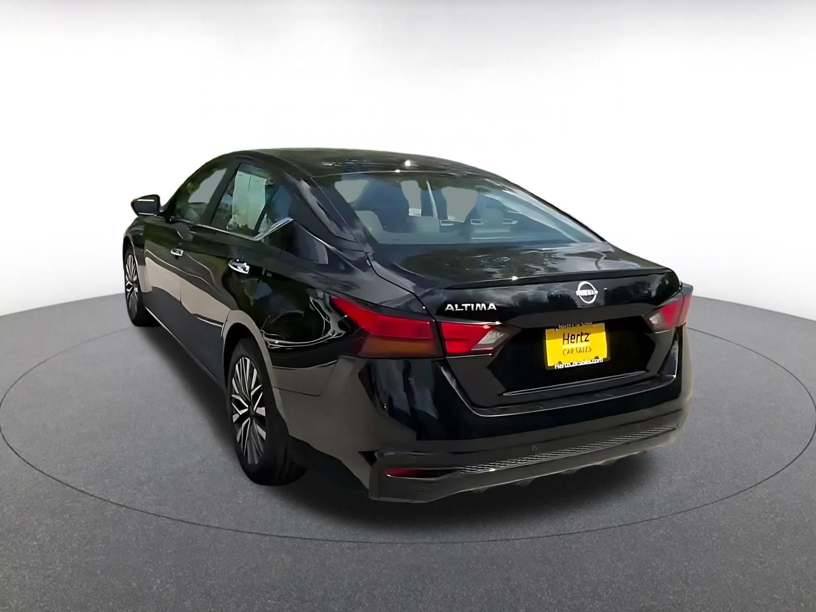Used 2025 Nissan Altima 2.5 SV FWD image 10