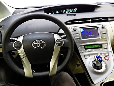 Used 2014 Toyota Prius Two FWD image 15
