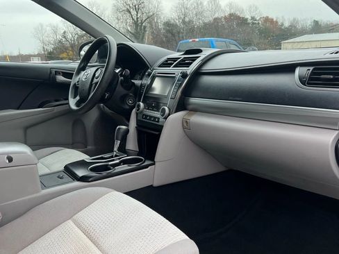 Used 2014 Toyota Camry LE image 18