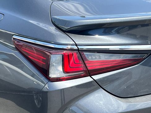 Used 2025 Lexus ES 300h w/ Premium Package FWD image 17