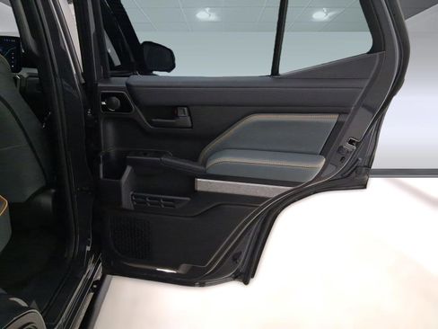 Used 2025 Toyota 4Runner Trailhunter image 13