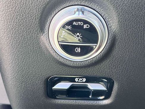 Used 2023 Mercedes-Benz C 300 4MATIC Sedan image 32