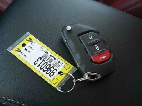 Used 2023 Jeep Wrangler Unlimited Sahara AWD/4WD image 30