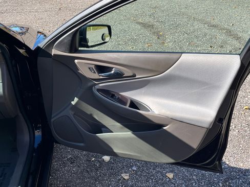 Used 2021 Chevrolet Malibu LT image 24