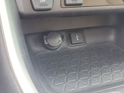 Used 2021 Toyota RAV4 XLE Premium image 27