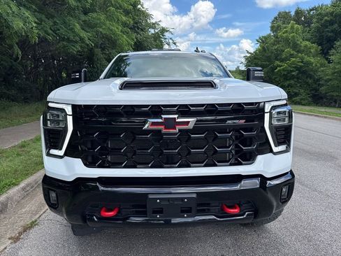 Used 2024 Chevrolet Silverado 2500 ZR2 w/ Technology Package AWD/4WD image 5