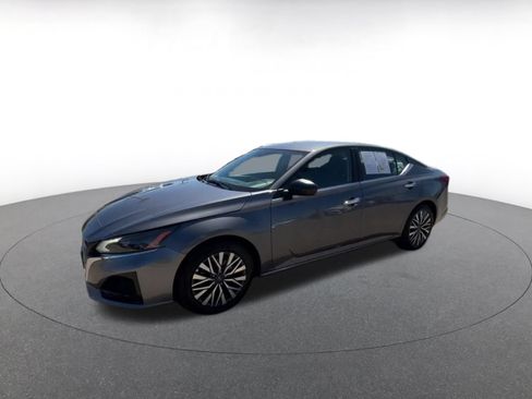 Used 2025 Nissan Altima 2.5 SV FWD image 8