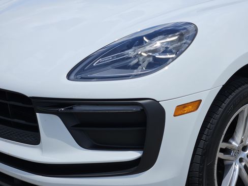 Certified 2026 Porsche Macan AWD/4WD image 12