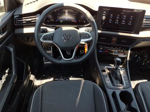 Used 2025 Volkswagen Jetta Sport FWD image 23