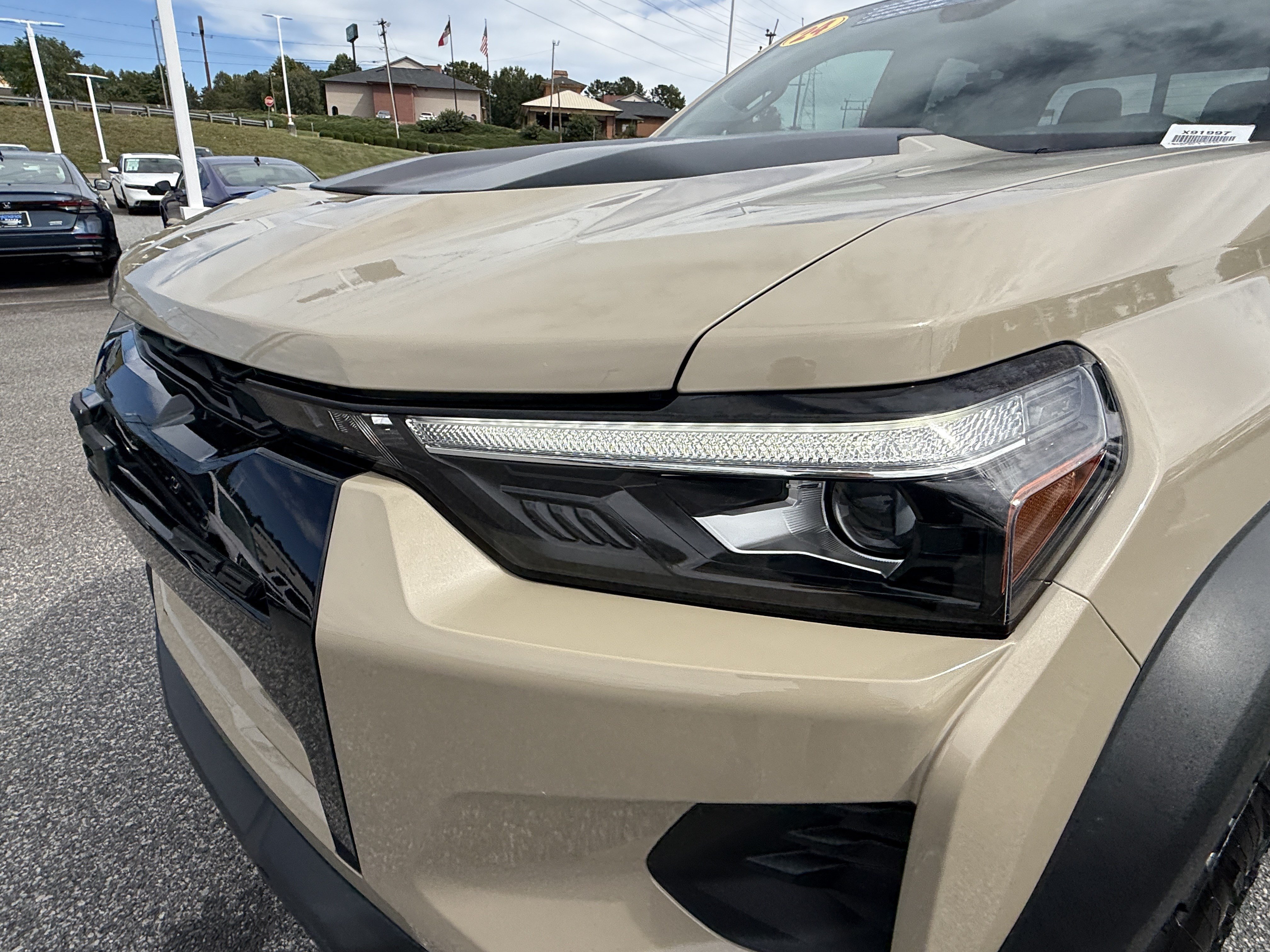 Used 2024 Chevrolet Colorado ZR2 w/ Technology Package AWD/4WD image 6