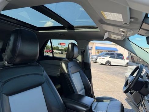 Used 2024 Ford Explorer XLT w/ Equipment Group 202A AWD/4WD image 38
