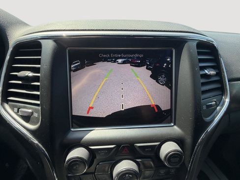 Used 2017 Jeep Grand Cherokee Altitude image 17