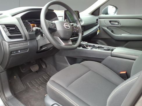 Used 2025 Nissan Rogue S AWD/4WD image 10
