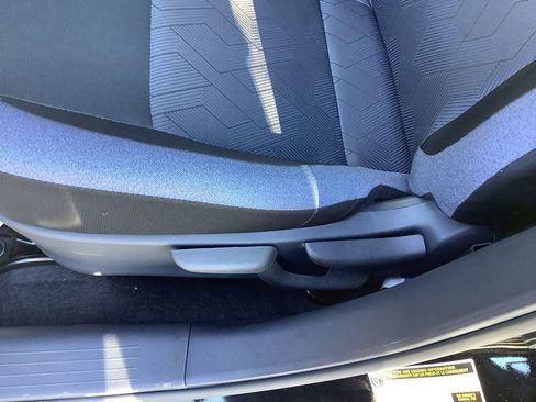 Used 2025 Nissan Versa SV w/ Trunk Package image 25