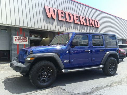 Used 2018 Jeep Wrangler Unlimited Sport AWD/4WD image 2