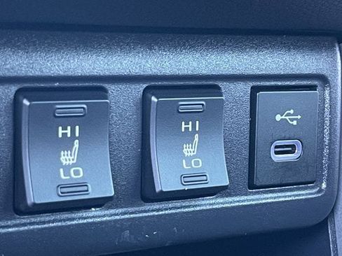 Used 2023 Toyota Corolla Cross XSE w/ Convenience Package image 19