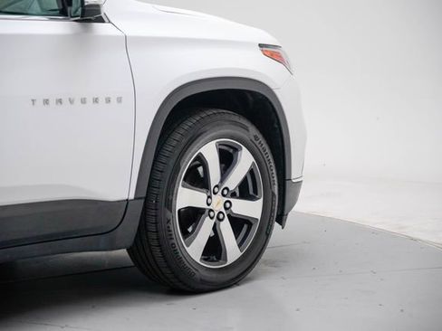 Used 2020 Chevrolet Traverse LT w/ LT Premium Package FWD image 7