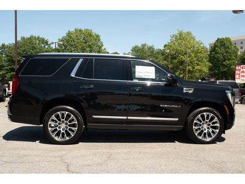 New 2026 GMC Yukon Denali w/ Denali Reserve Package image 9