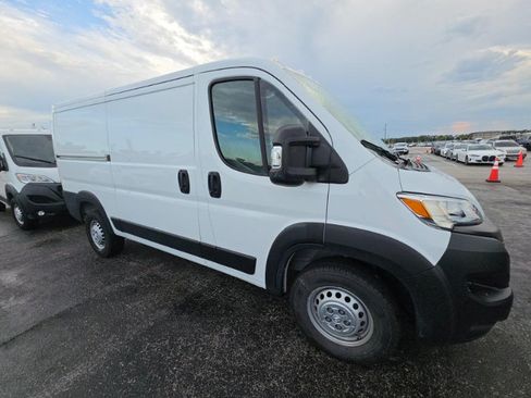 Used 2025 RAM ProMaster 2500 w/ Convenience Group FWD image 3