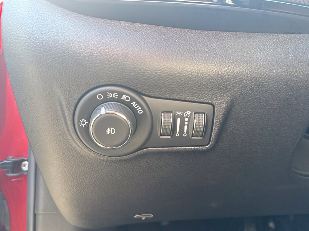 Used 2025 Jeep Compass Trailhawk AWD/4WD image 18