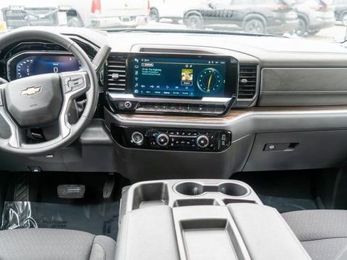 Used 2024 Chevrolet Silverado 1500 LT AWD/4WD image 14