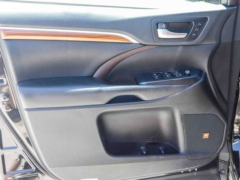 Used 2019 Toyota Highlander Limited Platinum w/ Carpet Mat Package (TMS) AWD/4WD image 19