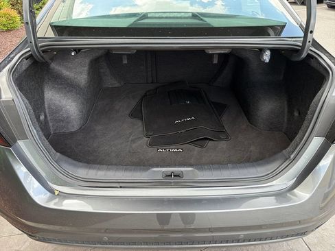 Used 2025 Nissan Altima 2.5 SV FWD image 31