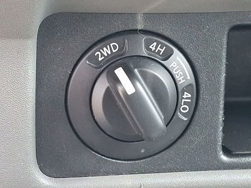 Used 2008 Nissan Frontier SE w/ SE Value Truck Pkg AWD/4WD image 21