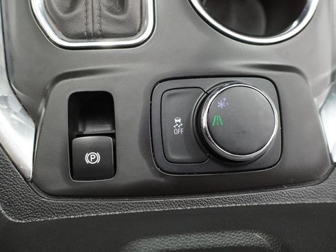 Used 2020 Chevrolet Traverse LT w/ LT Premium Package FWD image 23