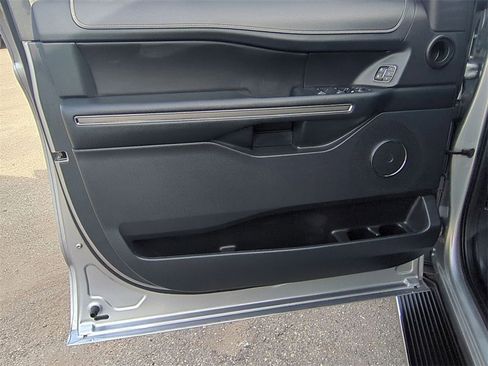 Used 2022 Ford Expedition XLT image 21