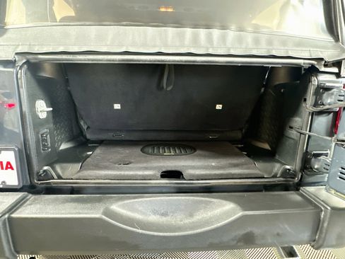 Used 2016 Jeep Wrangler Sport w/ Connectivity Group AWD/4WD image 21