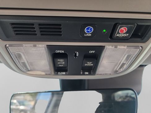 Used 2020 Honda Pilot Touring image 31