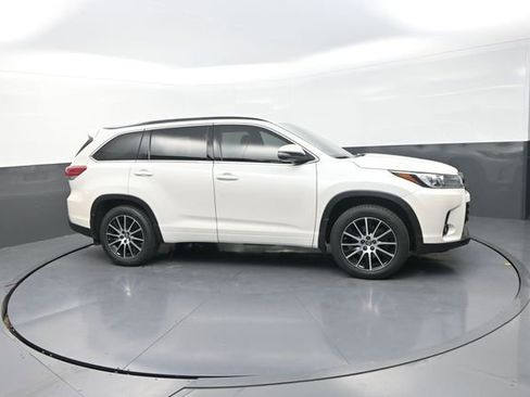 Used 2018 Toyota Highlander SE AWD/4WD image 18