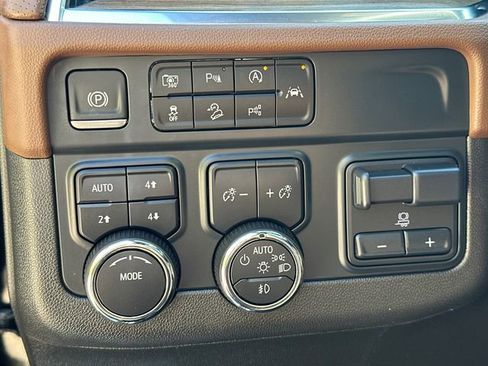Used 2025 Chevrolet Tahoe High Country w/ Sun And Tow Package AWD/4WD image 28