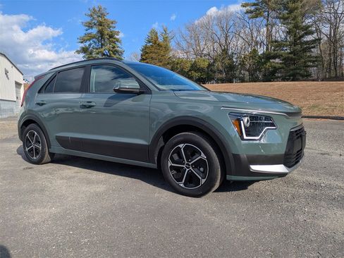 Used 2025 Kia Niro EX image 2
