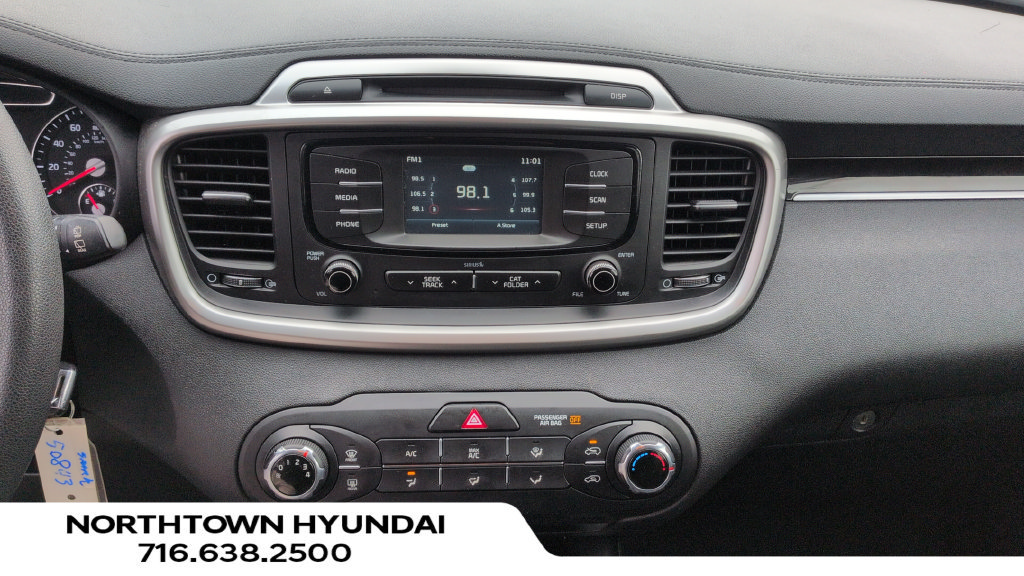 Used 2018 Kia Sorento FWD V6 image 11